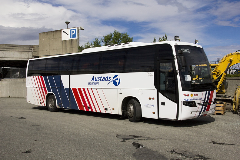Austads Busser TV67089, Trondheim Sentralstasjo.jpg