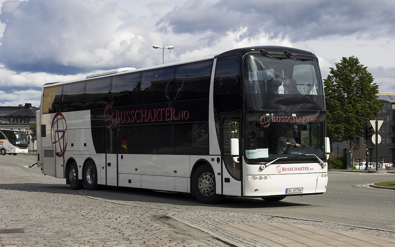Busscharter DL61786, Trondheim Sentralstasjon, .jpg