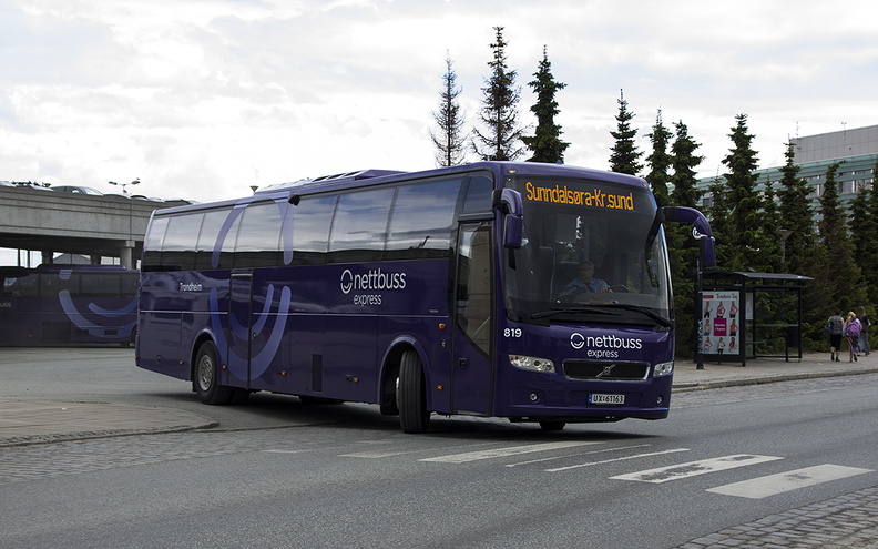 Nettbuss Midt-Norge #819, Trondheim Sentralstas.jpg