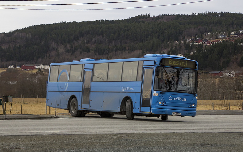 Nettbuss Midt-Norge #155, Lånke Kirke, 2014-03-.jpg