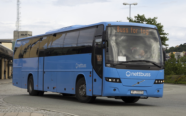 Nettbuss Midt-Norge #195, Trondheim Sentralstas.jpg