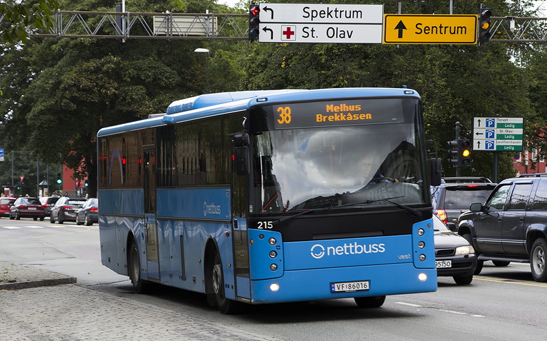 Nettbuss Midt-Norge #215, Elgseter gate, Trondh.jpg