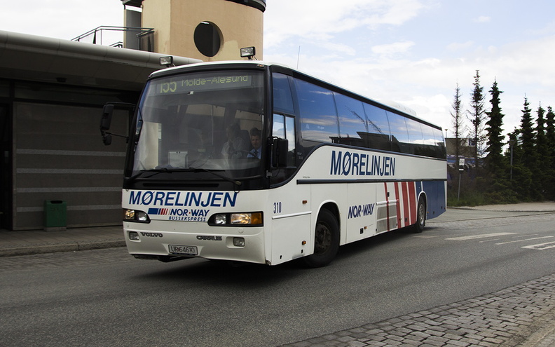Nettbuss Midt-Norge #310, Trondheim Sentralstas.jpg