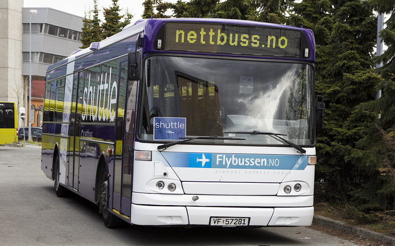 Nettbuss Midt-Norge #322, Trondheim Sentralstas.jpg