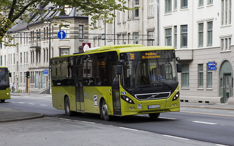 Nettbuss Midt-Norge #335, Elgseter gate, Trondh.jpg