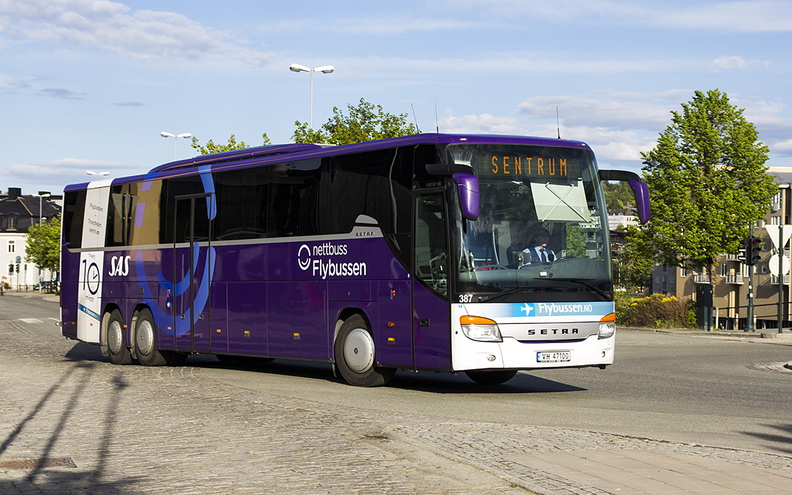 Nettbuss Midt-Norge #387, Trondheim Sentralstas.jpg