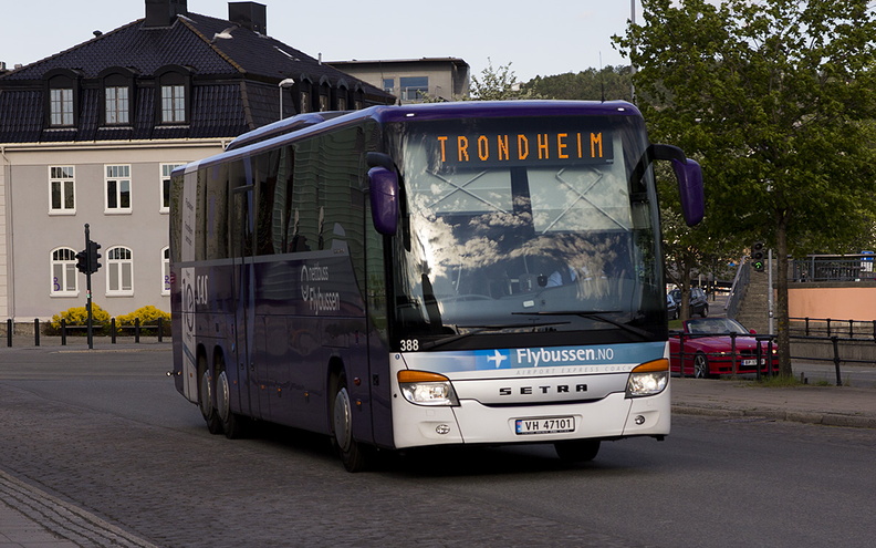 Nettbuss Midt-Norge #388, Trondheim Sentralstas.jpg
