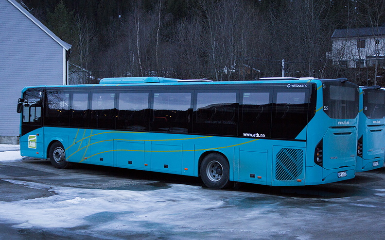 Nettbuss Midt-Norge #525, Støren, 2013-01-05.jpg
