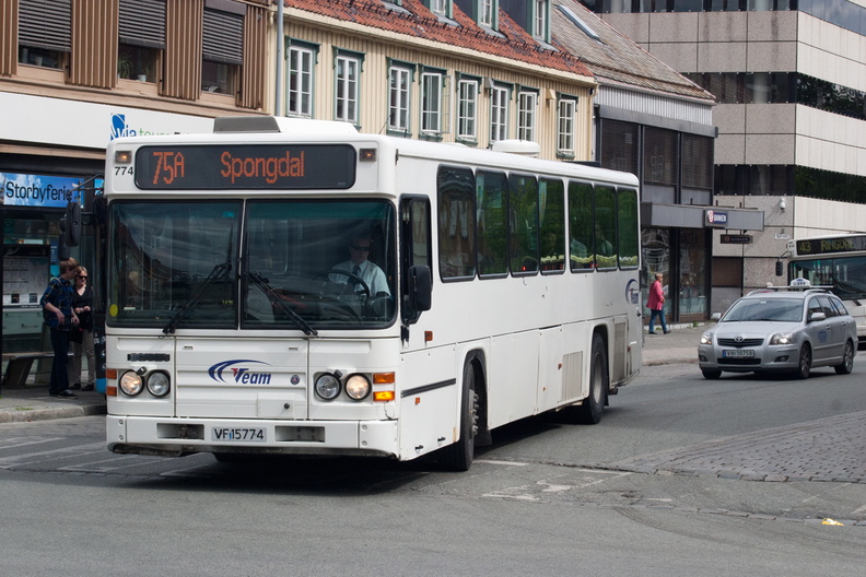 Nettbuss Trondheim #774, Dronningens gate, Tron.jpg