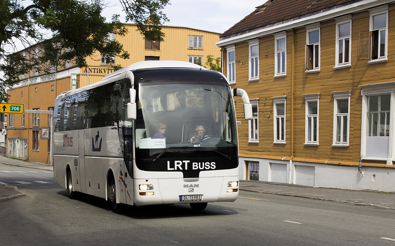 LRT Buss DL15983, Søndre gate, Trondheim, 2013-.jpg