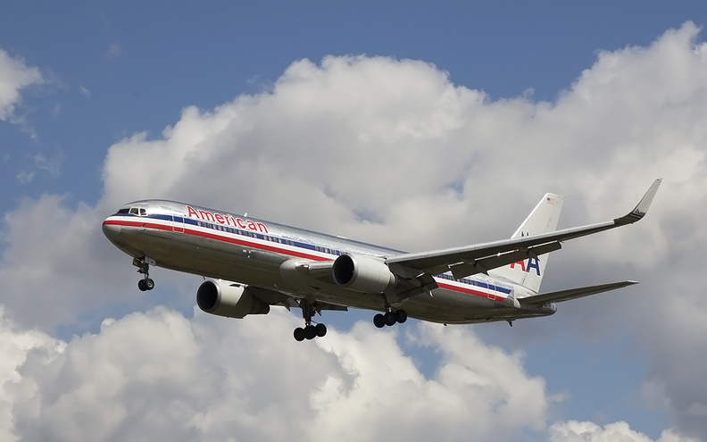 american-airlines---boeing-767-300er---n381an---lhr-egll---2014-08-09_14787194499_o.jpg