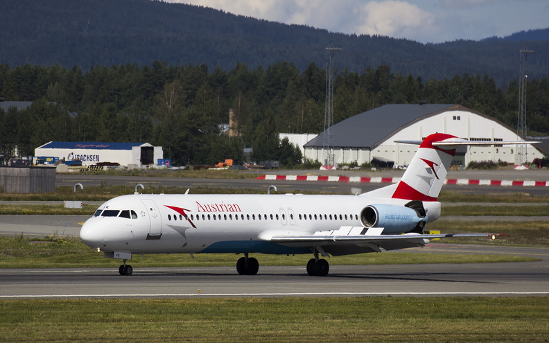 austrian-airlines---fokker-100---oe-lvk---osl-engm---2015-08-01_20291466181_o.jpg