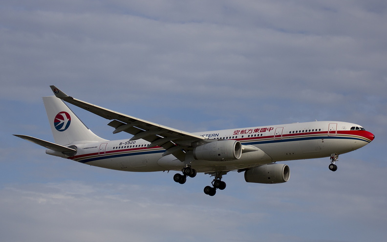 china-eastern-airlines---airbus-a330-200---b-5920---lhr-egll---2014-08-09_14787363577_o.jpg