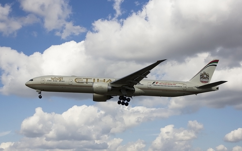 ethiad-airways---boeing-777-300er---a7-etk---lhr-egll---2014-08-09_14973893155_o.jpg