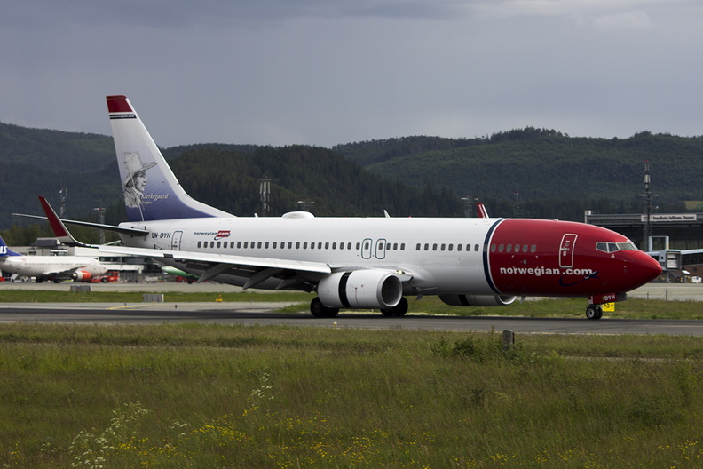 norwegian-boeing-737-800-ln-dyh_7474489156_o.jpg