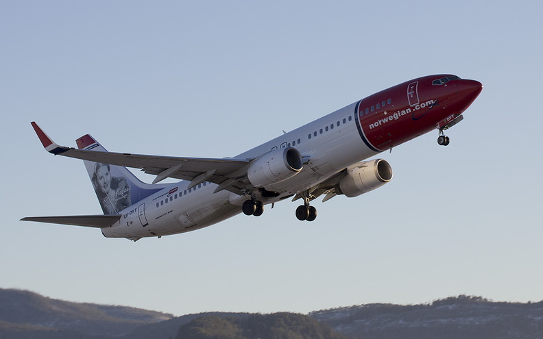 norwegian-boeing-737-800-ln-dyt--trondheim-lufthavn-vrnes-trdenva_8399140082_o.jpg