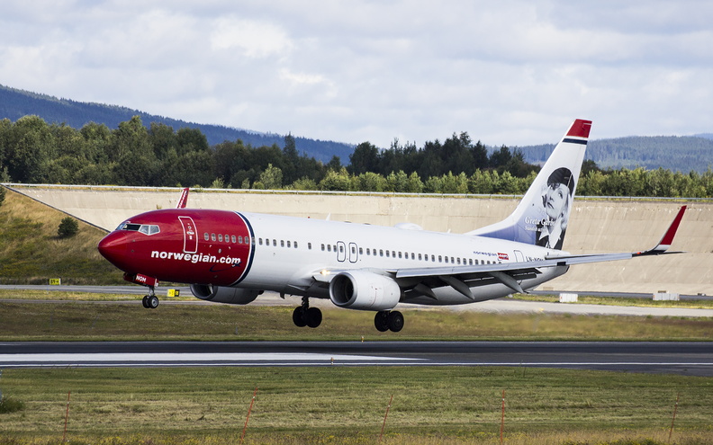 norwegian---boeing-737-800---ln-nom---osl-engm---2015-08-02_20877900510_o.jpg