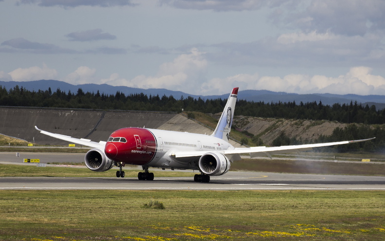 norwegian---boeing-787-8---ei-lna---osl-engm---2015-08-01_20277184352_o.jpg