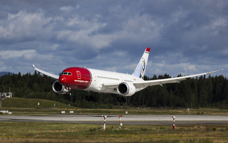 norwegian---boeing-787-8---ei-lnh---osl-engm---2015-08-02_20345505071_o.jpg