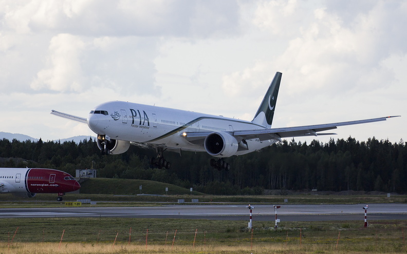pakistan-international-airlines---boeing-777-300er---ap-bhv---osl-engm---2015-08-01_20151418898_o.jpg