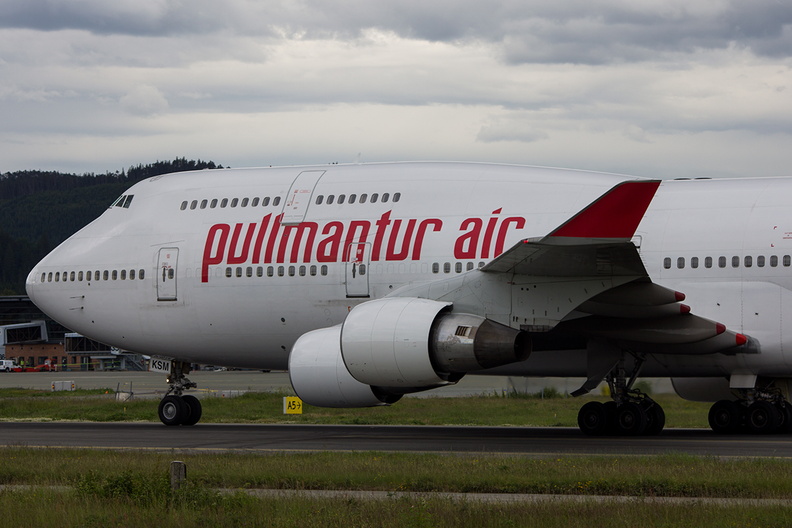 pullmantur-air-boeing-747-400-ec-ksm_7474486530_o.jpg