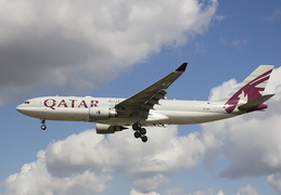 qatar-airways---airbus-a330-200---a7-afp---lhr-egll---2014-08-09 14970798861 o