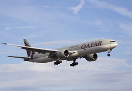 qatar-airways---boeing-777-300er---a7-bah---lhr-egll---2014-08-09 14787207729 o