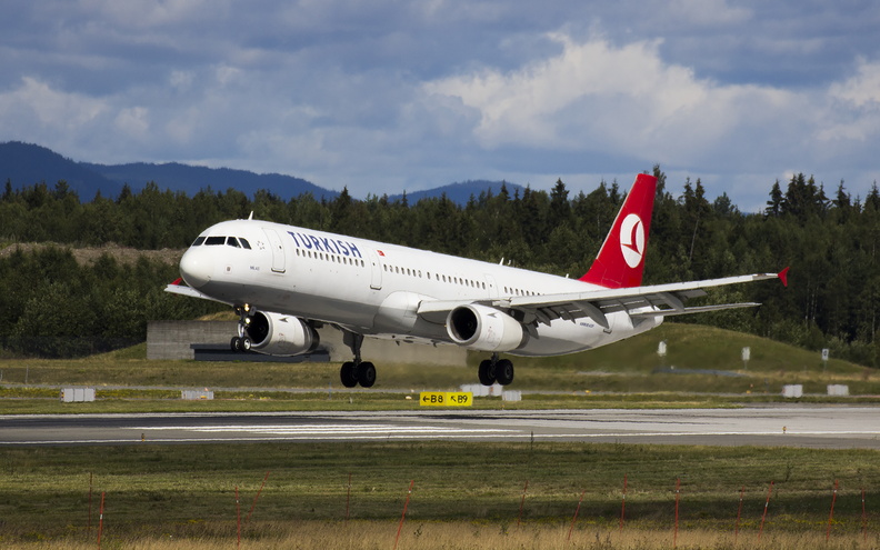 turkish-airlines---airbus-a321-200---tc-jmi---osl-engm---2015-08-02_20098917259_o.jpg