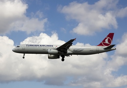turkish-airlines---airbus-a321-200---tc-jrr---lhr-egll---2014-08-09 14973532762 o