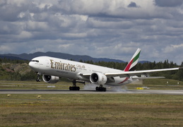 emirates---boeing-777-300er---a6-ent---osl-engm---2015-08-02 20296461505 o