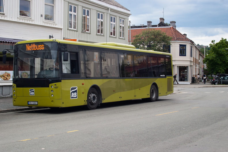 Nettbuss Trondheim #427, Dronningens gate, Tron.jpg