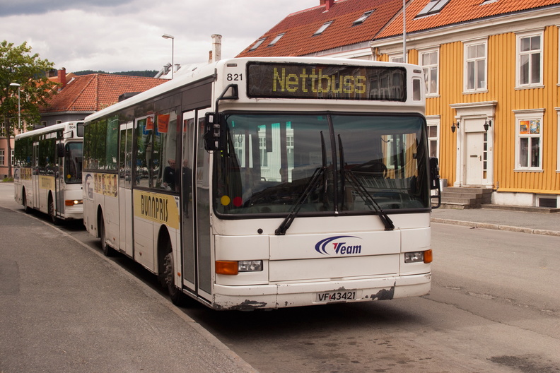 Nettbuss Trondheim #821, Dronningens gate, Tron.jpg