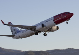 norwegian-boeing-737-800-ln-dyt--trondheim-lufthavn-vrnes-trdenva 8399140082 o